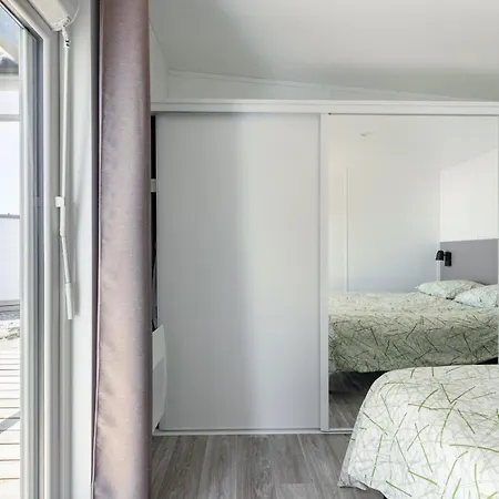 Chalet Chalet Pour 4 Dans Une Avec Piscine *