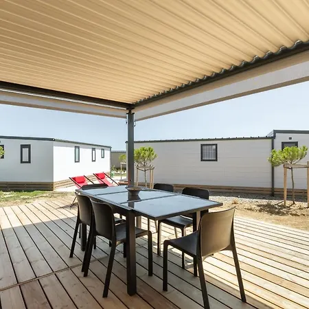 Chalet Pour 4 Dans Une Avec Piscine Chalet