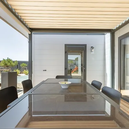 Chalet Pour 4 Dans Une Avec Piscine