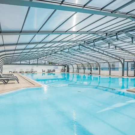 Chalet Pour 4 Dans Une Avec Piscine
