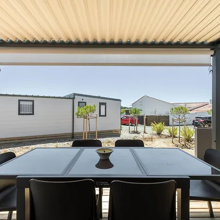 Chalet Pour 4 Dans Une Avec Piscine *