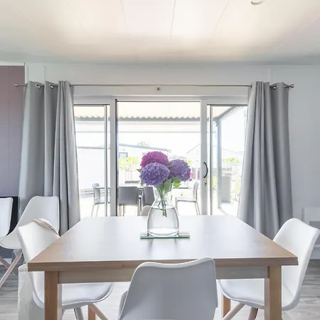 Chalet Pour 4 Dans Une Avec Piscine Chalet